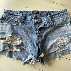 Abercrombie & Fitch Ames Low Rise Boyfriend Jean Shorts Size 30 / 10